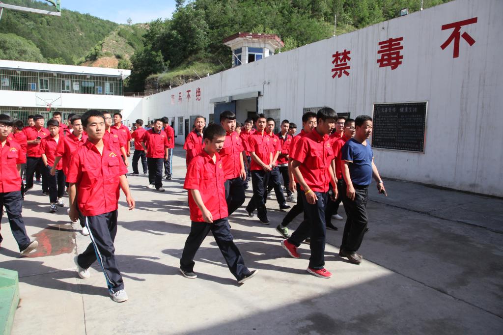 参观戒毒人员监区